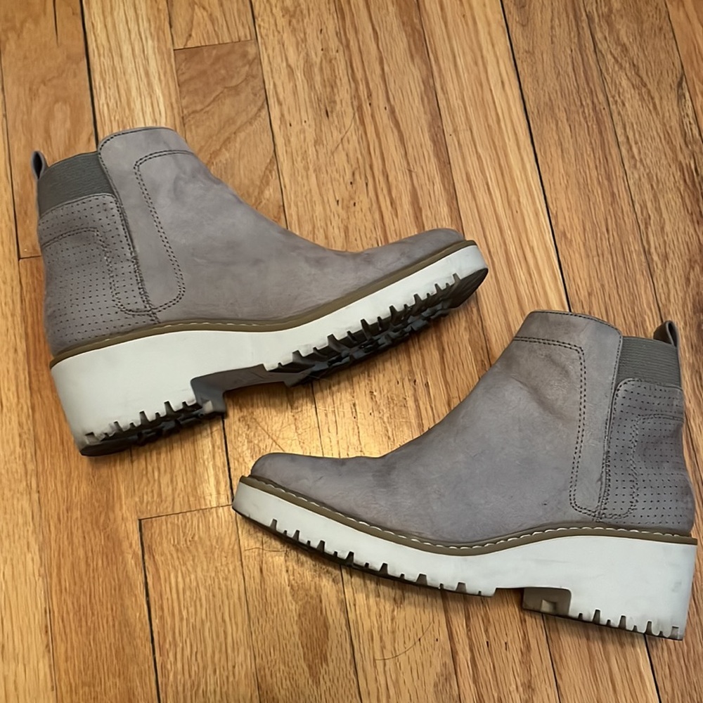 gray ankle boots size 7.5